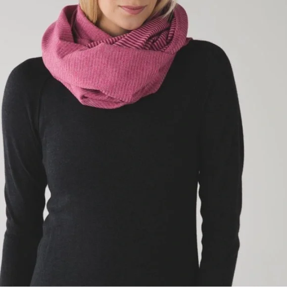 Ivivva Scarf - Picture 1 of 5